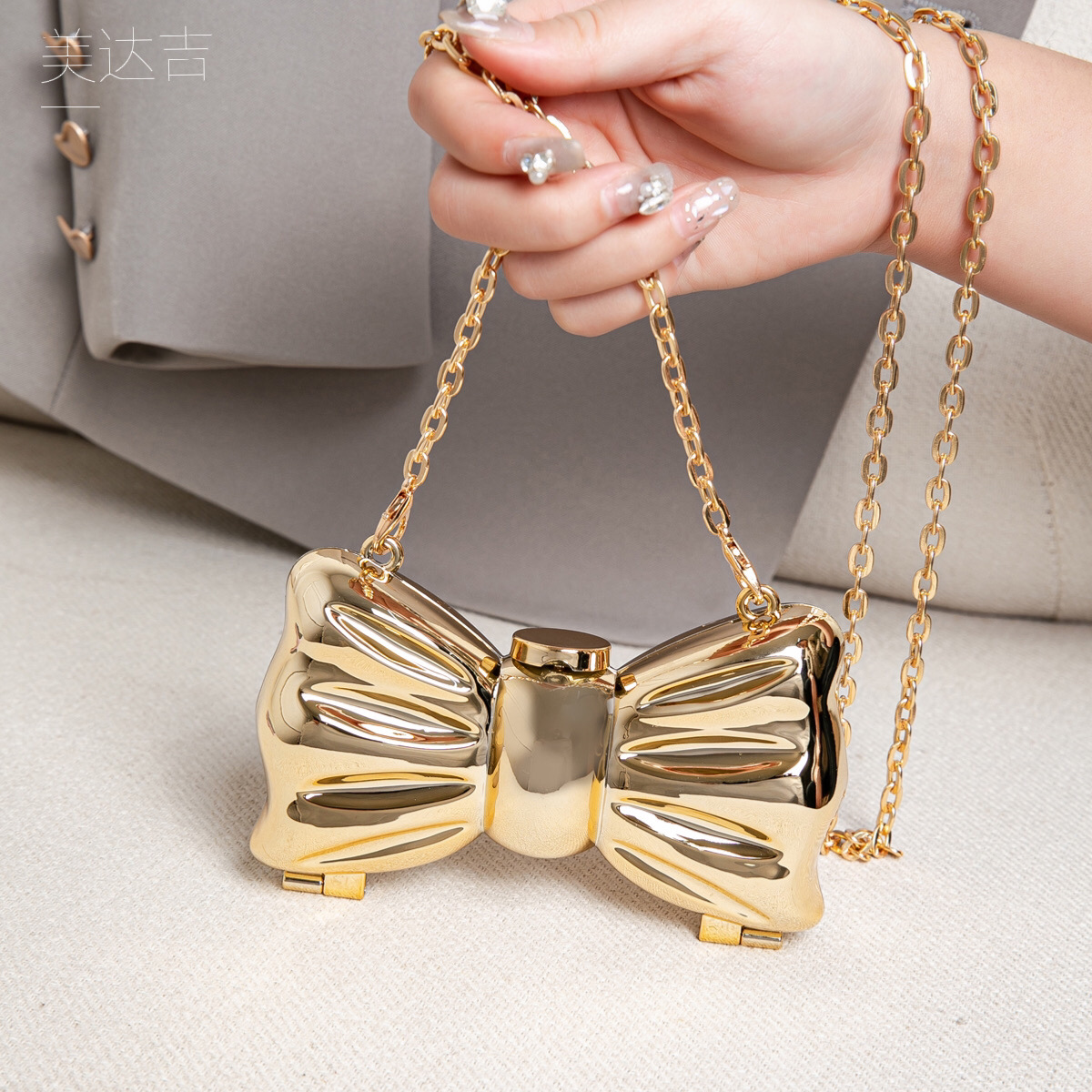 Glossy Gold Metal Bow Shaped M - Clutch Bag Evening ulasan dan harga